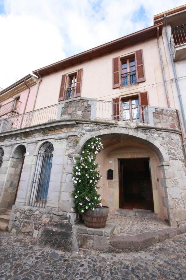 B&B Linu Ruiu Santu Lussurgiu Buitenkant foto