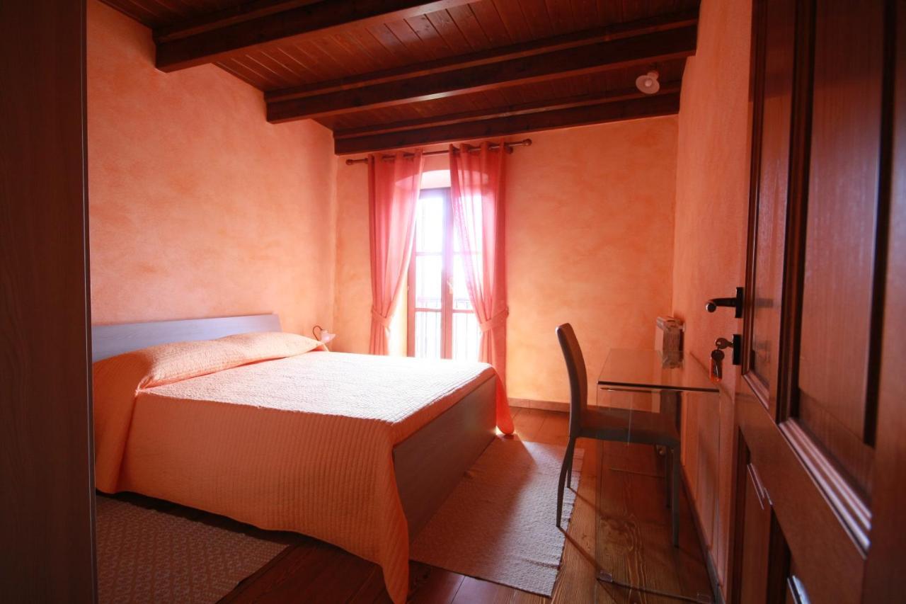 B&B Linu Ruiu Santu Lussurgiu Buitenkant foto